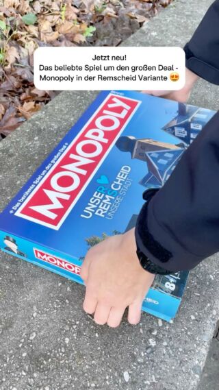 GEWINNSPIEL: Endlich ist sie da - Die Monopoly Remscheid Ausgabe! 😍
Bei dieser Version des Brettspielklassikers finden nicht nur Straßen aus Remscheid, sondern auch lokale Unternehmen, Händler, Vereine und Medien einen Platz auf dem Spielbrett. Auch die Texte der Ereignis- und Gemeinschaftskarten stehen ganz im Zeichen von Remscheid und werden mit kreativen Texten in Lokalkolorit angepasst 😊
Und auch wir vom Brückensteig haben es mit einem Feld aufs Spielbrett geschafft und die Bergischen Erlebniswelten findet ihr bei den Ereigniskarten 🌳
Passend zum heutigen Nikolaustag möchten wir 3 dieser Spiele an euch verlosen, um einfach mal Danke zu sagen! 💚

So könnt ihr gewinnen:
➡️ Folgt uns bei Instagram
➡️Schreibt uns in die Kommentare, mit wem ihr unbedingt mal wieder Monopoly spielen wollt und markiert diese Person 🙋
 
Das Gewinnspiel startet ab heute, 06.12.2024 und geht bis zum 11.12.2024 um 23:59 Uhr.
Wir wünschen euch viel Glück!🍀
 
Dieses Gewinnspiel steht in keiner Verbindung zu Facebook/Instagram und wird in keiner Weise von Facebook/Instagram gesponsert, unterstützt oder organisiert. Unter allen Teilnehmer*Innen werden 3 Gewinner*innnen zufällig ausgelost und per Instagram Direktnachricht benachrichtigt. Alle Teilnehmenden müssen einen Wohnsitz in Deutschland haben und mindestens 18 Jahre als sein. Der Versand des Gewinns erfolgt nur nach Deutschland. Der Rechtsweg ist ausgeschlossen.