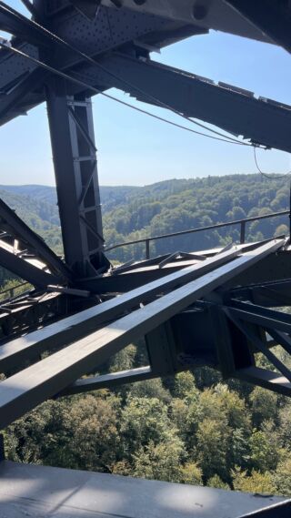 Würdest du dich trauen? 🤯🤯
#brückensteig #solingen #müngstenerbrücke #brückenpark #diebergischendrei #ausflügemitkind #ausflugnrw #ausflugszielnrw #exploring