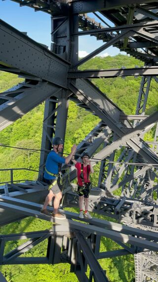 Kennt ihr schon unser Ticket für Familien? 😇 
#brückensteig #solingen #müngstenerbrücke #brückenpark #diebergischendrei #ausflügemitkind #ausflugnrw #ausflugszielnrw #exploring #ausflugmitkindern #ausflugmitkind